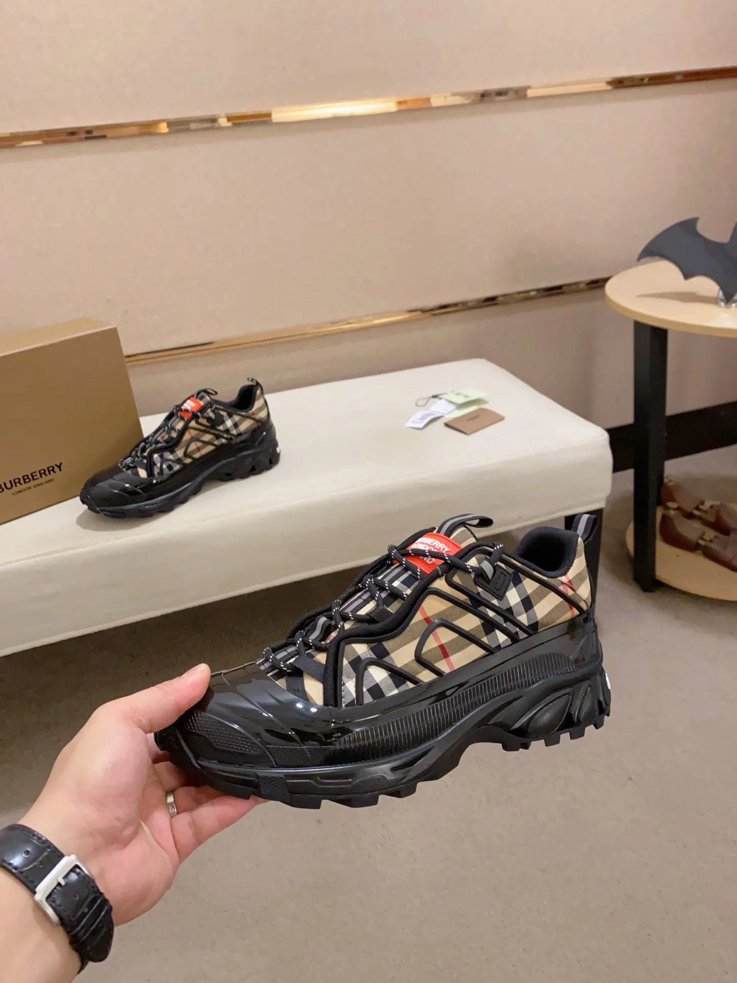Men's shoes 💰: 680💰🇮🇹🇮🇹BURBERRY top purchasing agents are available simultaneously at the counter. 🔍🔍Synchronized sales. Positive code number: 38-46. Italian imported cowhide, fully imported sheepskin lining, sole: original sole provided by the original factory, exclusive movable molded sole, super comfortable, original factory follow-up goods, 🔍🔍high quality, you can enter and exit the counter at will, welcome to compare